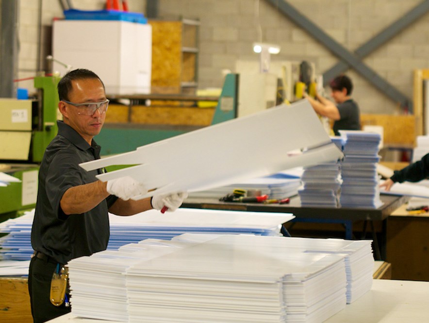 DIECUTTING OF PLASTIC MATERIALS